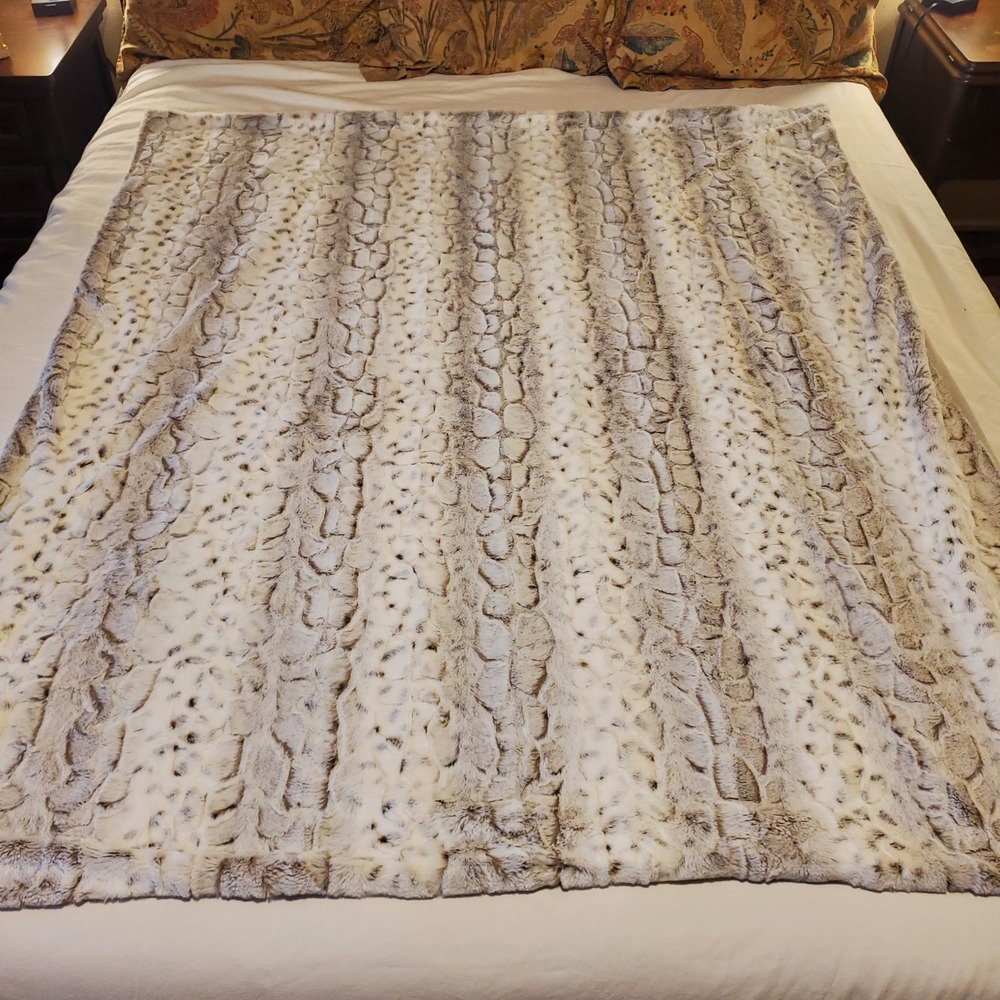 Threshold Faux Fur Throw Blanket Grey Cream Animal Print 50x60 Snow Leopard Lynx